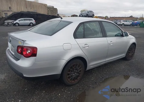 2010 Volkswagen Jetta S z USA, uszkodzony, nr VIN 3VWJX7AJ9AM051878